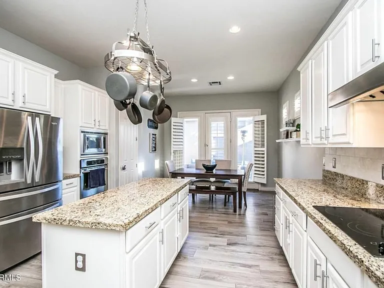 2560 E Wisteria Dr — Photo 10