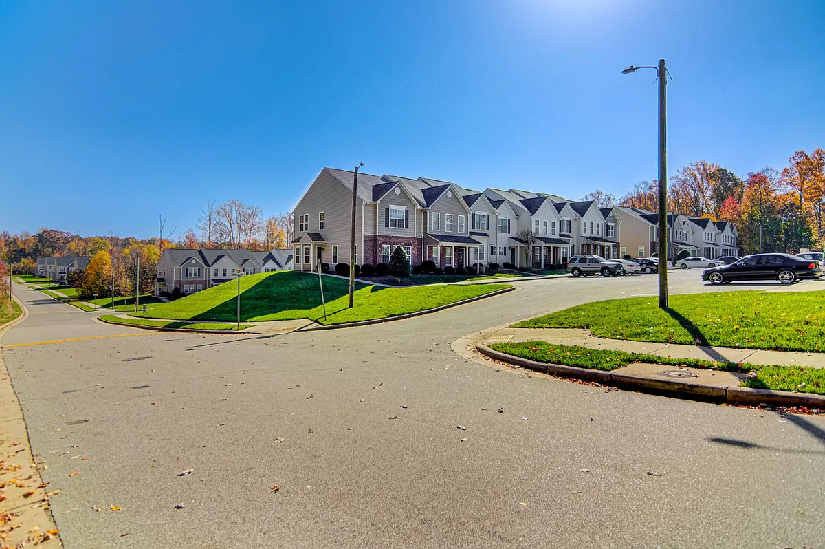 Community - 130 Silhouette Dr