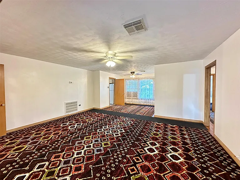 2810 N Houston Dr — Photo 18