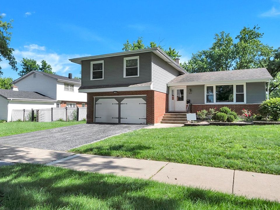 1st image of 1215 187th St