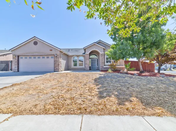 102 N Fairbanks Ave, Sanger, CA 93657