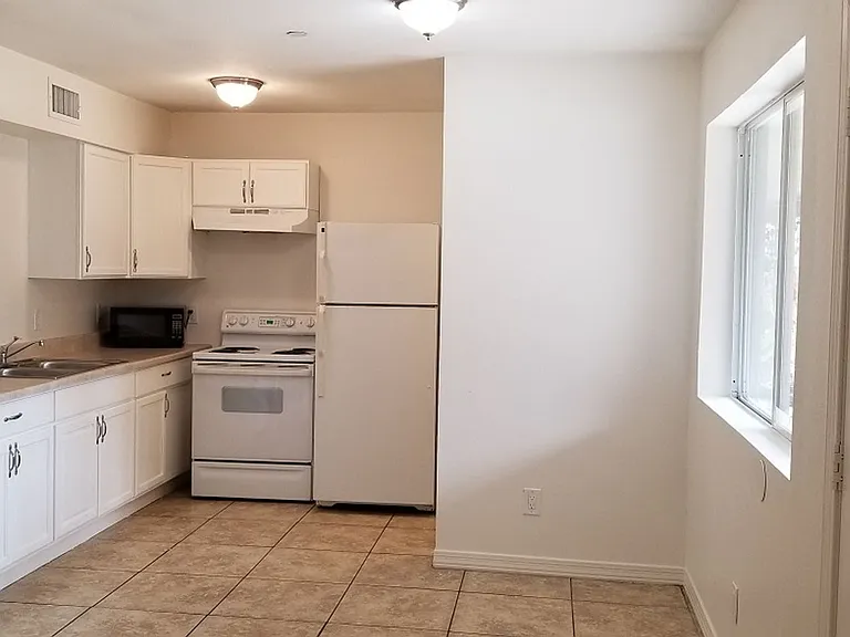 3208 N 67th Pl — Photo 4