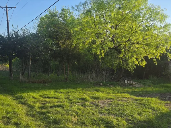 617 SE 4th St, Grand Prairie, TX 75051