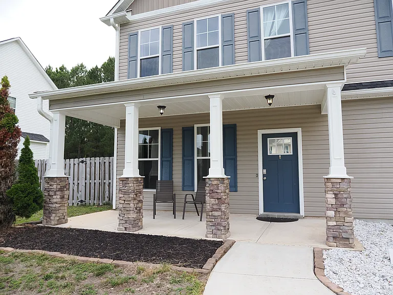 611 Winfall Dr — Photo 2