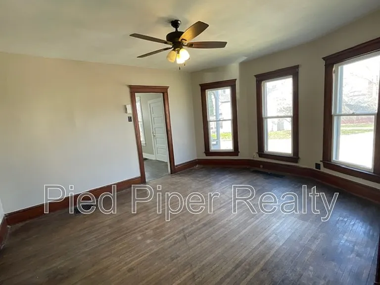 434 1/2 S State Ave — Photo 3
