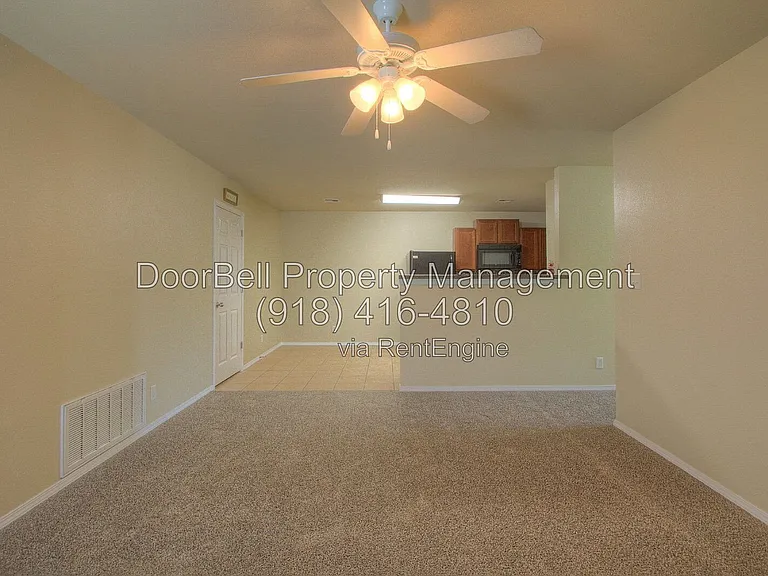 5801 N 34th St — Photo 3