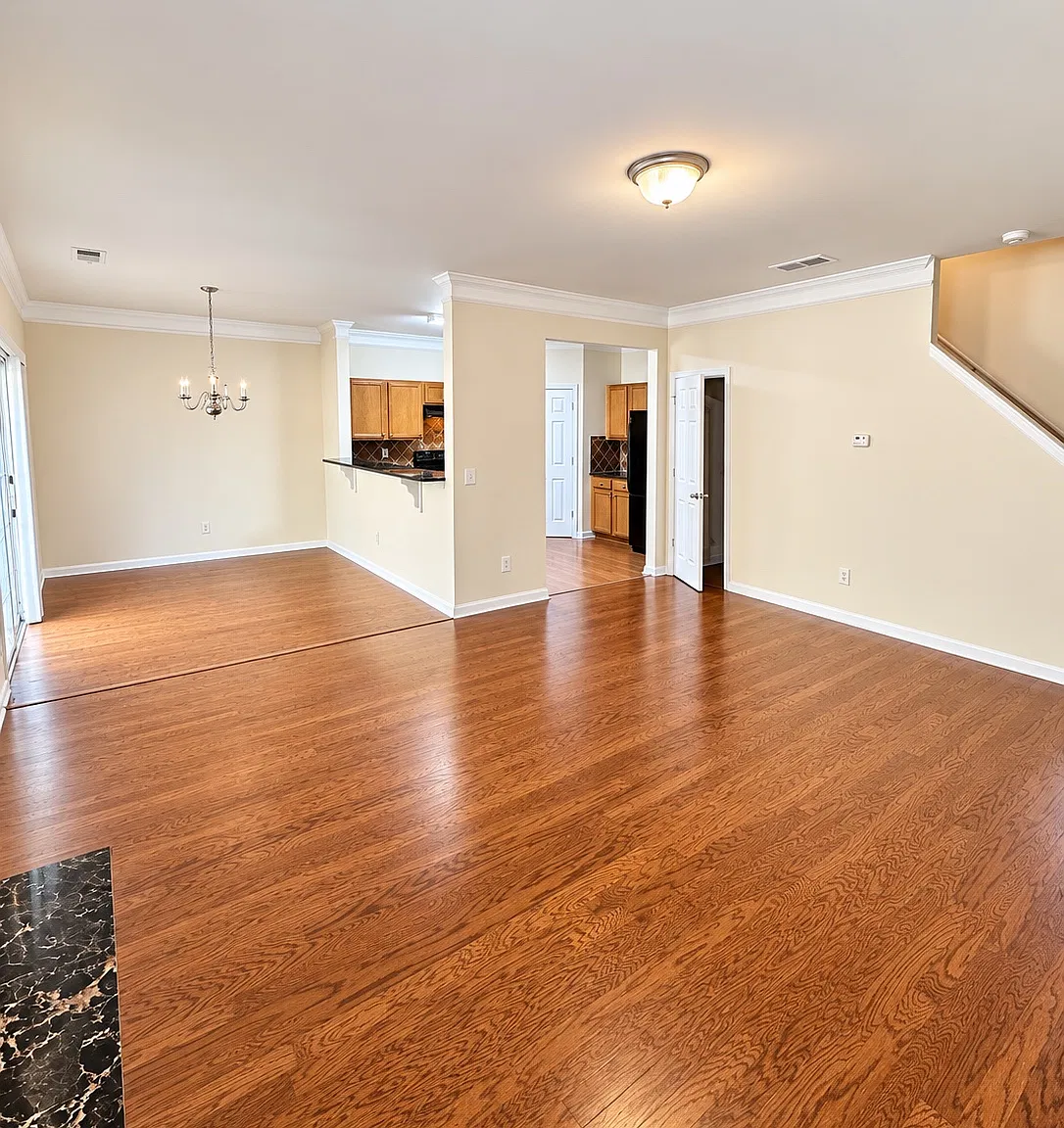 3 bed, 1950 sqft, $2,300 — Photo 4