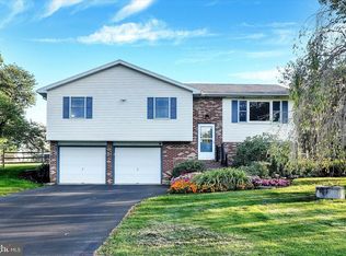 7 Dogwood Rd, Mohrsville, PA 19541