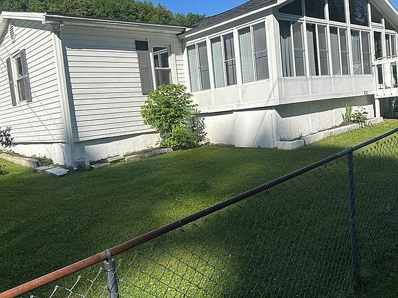 3rd image of 439 Brown Ave
