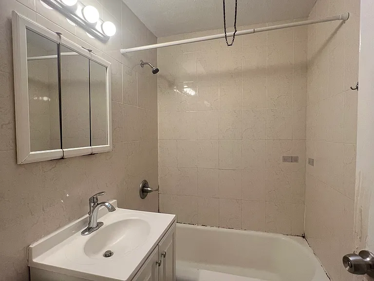 4614 Lansing St — Photo 9