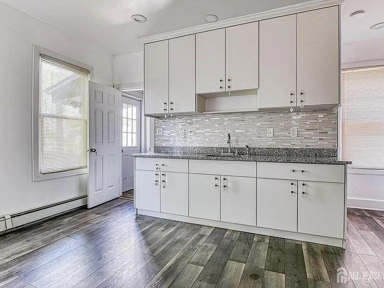 212 Easton Ave #1 — Photo 7