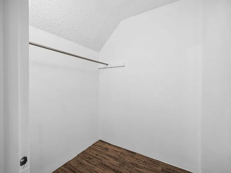 1123 E Indiana Ave — Photo 34