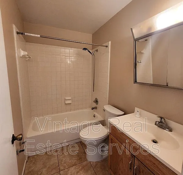905 Old Field Dr — Photo 11
