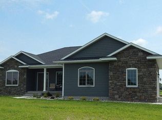 809 N 4th St, Plainview, NE 68769