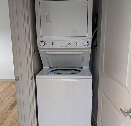 3rd image of 1905 Cedar St APT 410