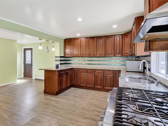 3rd image of 72 Peckham Avenue