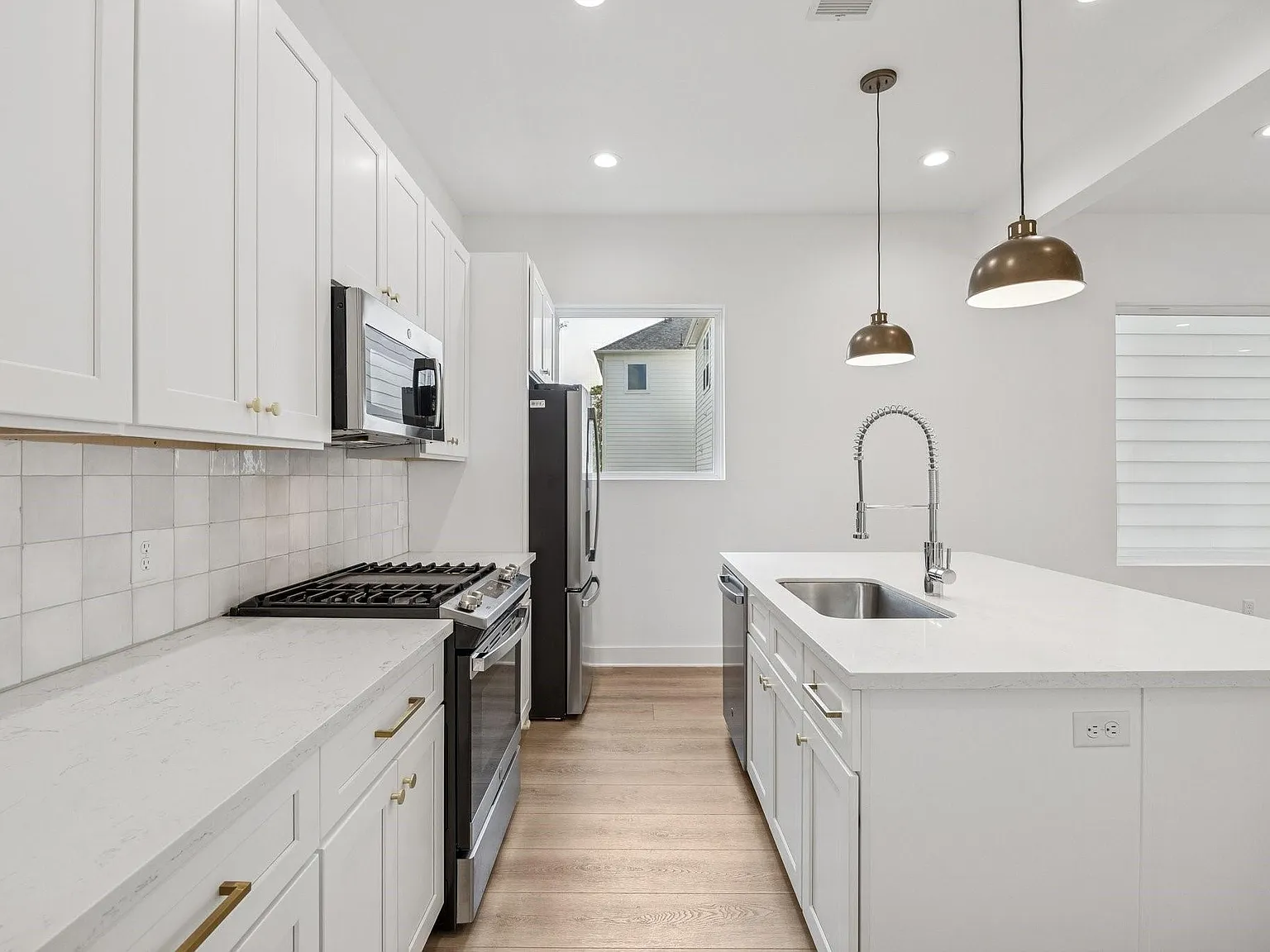 3 bed, 3.5 bath, 1807 sqft, $2,850 — Photo 3