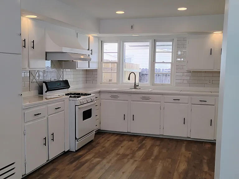 1205 Lair Ave — Photo 3