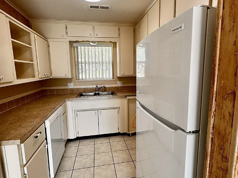 1821 S Beth Dr — Photo 6