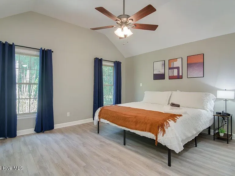 705 Beacon Hill Ln — Photo 9