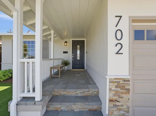 702 Fiesta Dr, San Mateo, CA 94403
