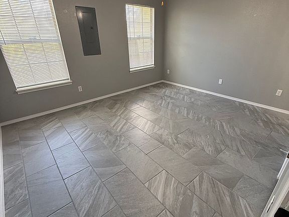 4th image of 2524 Dora Rd #B