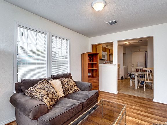 5th image of 207 ROBERTS ST