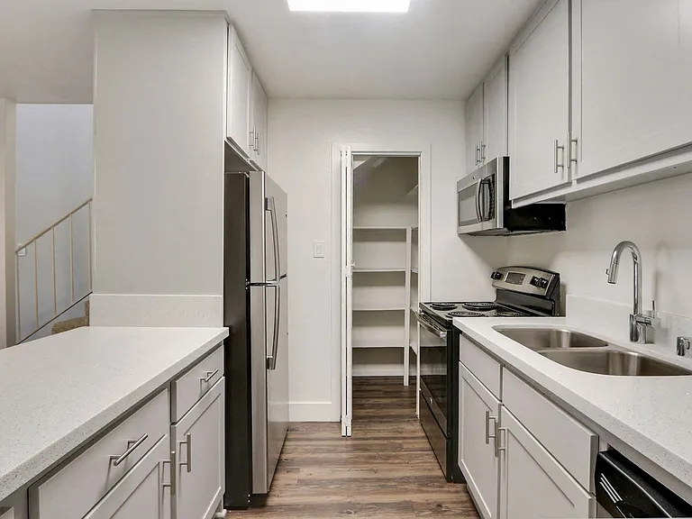 Meridian Apartments — Photo 11