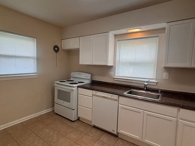11203 Dodson Ln — Photo 8