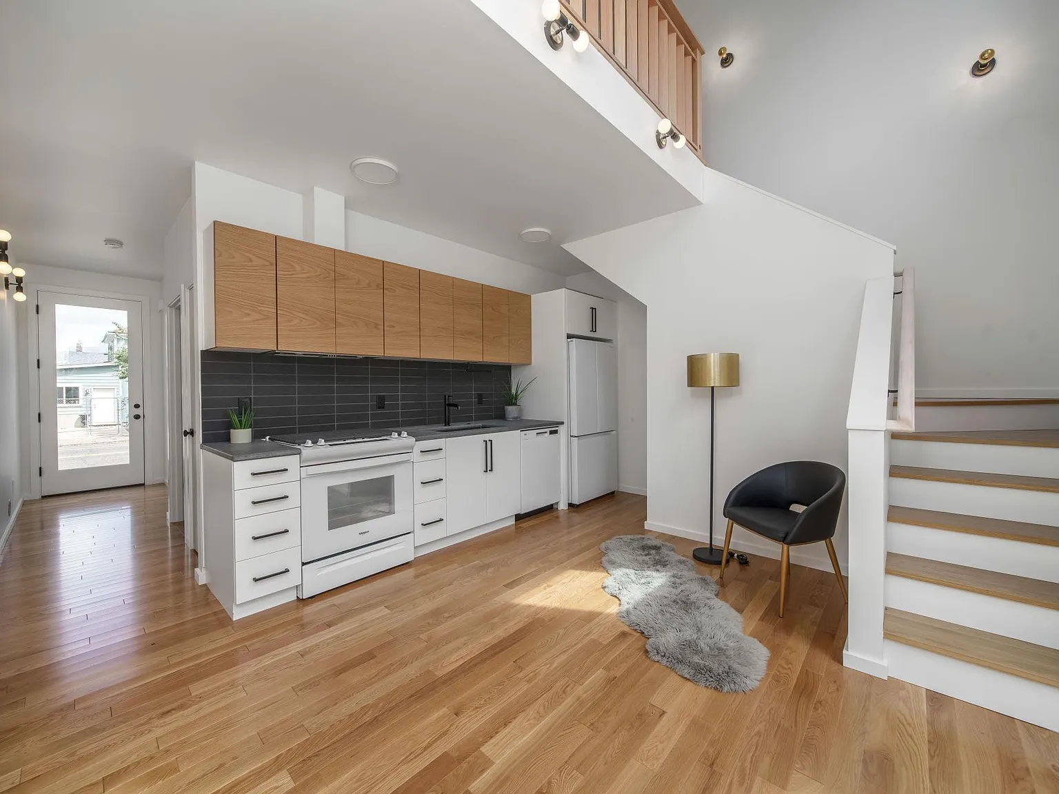 7470 E Burnside St — Photo 2