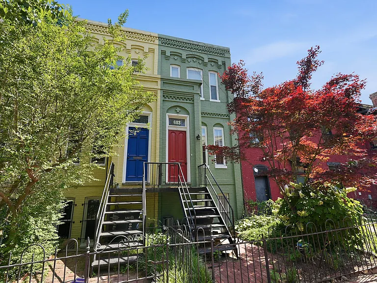 603 A St SE #B — Photo 1