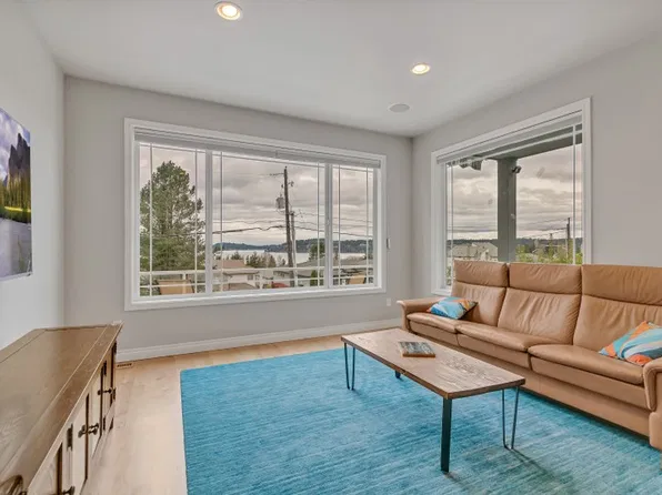 1425 S Sunset Dr, Tacoma, WA 98465