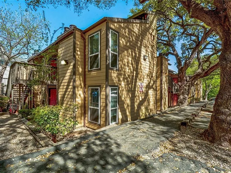1000 W 26th St #109 — Photo 1