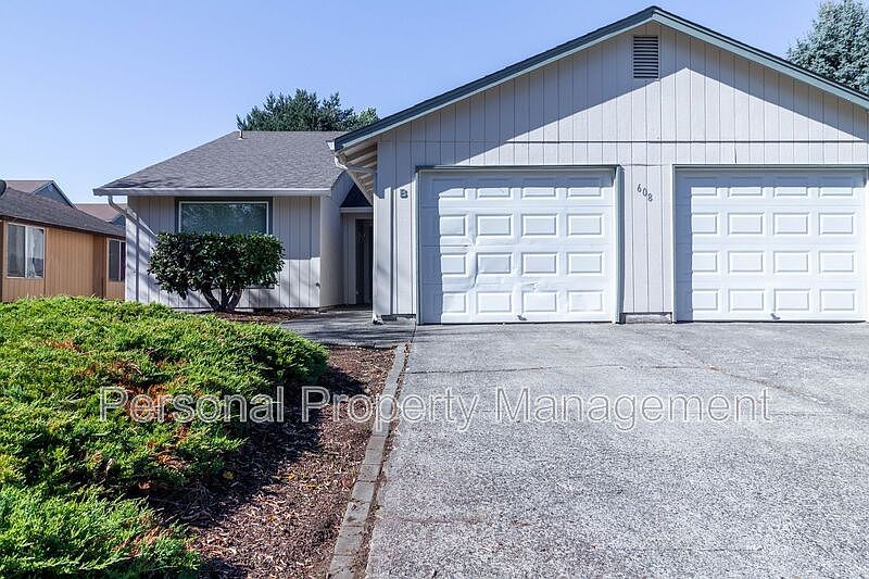 1st image of 608 SE 141st Ave Unit B