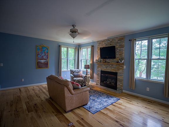 Family room - gas fireplace