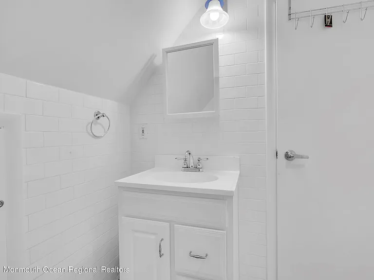 45 Roslyn Ct — Photo 19