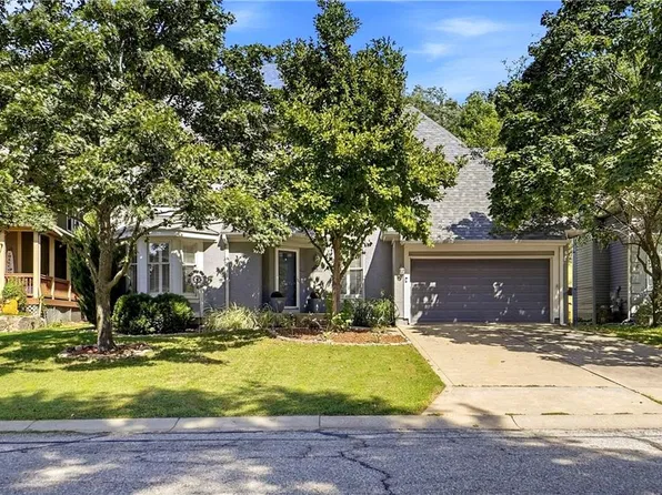 6355 Walker St, Shawnee, KS 66218