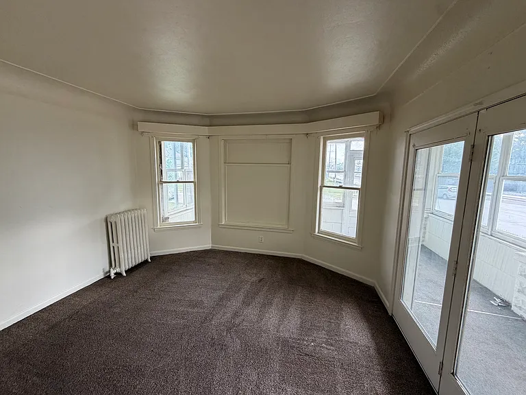 944 E 4th St #1 — Photo 7