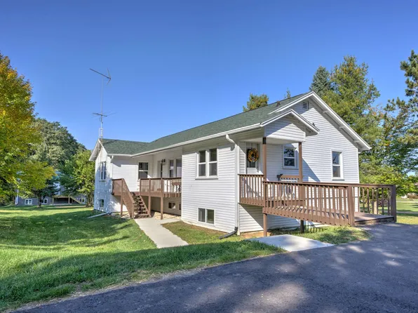 S5667 Old Lake Rd, Baraboo, WI 53913