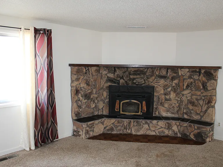 4615 Maplewood Ct — Photo 2
