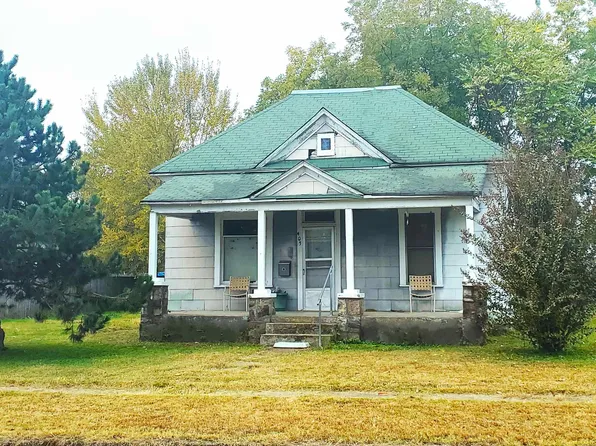 405 4th St, Mena, AR 71953