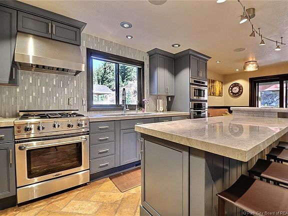3rd image of 325 Daly Ave