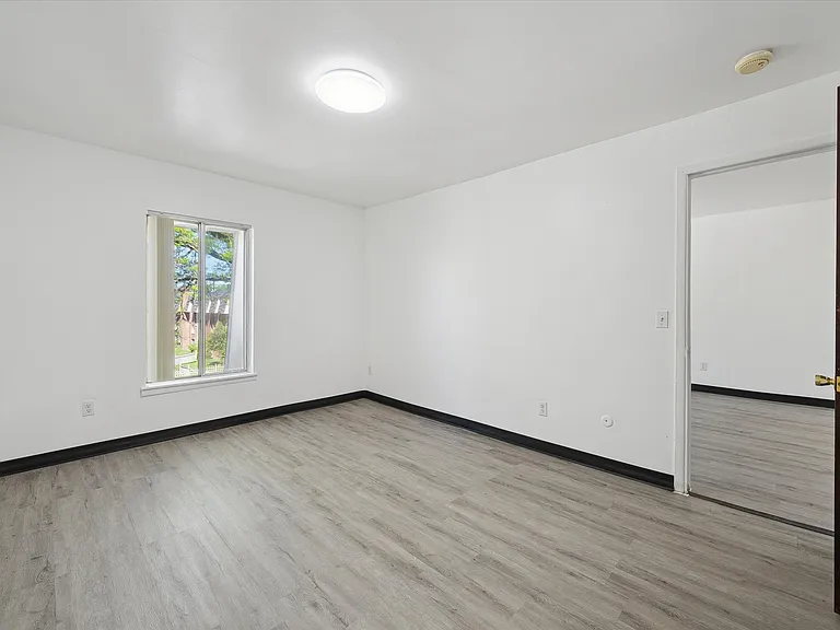 Parkside Apartments — Photo 6
