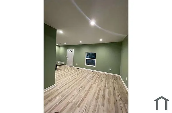 Building Photo - 752 Diamond Ave #1