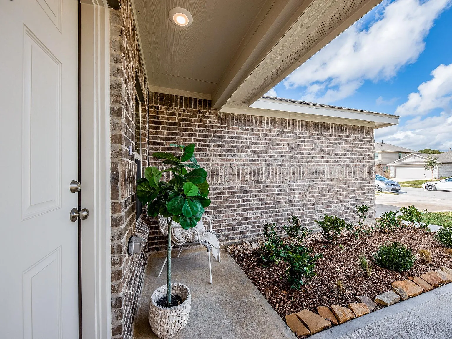 4 bed, 2.0 bath, 1683 sqft, $2,100 — Photo 4
