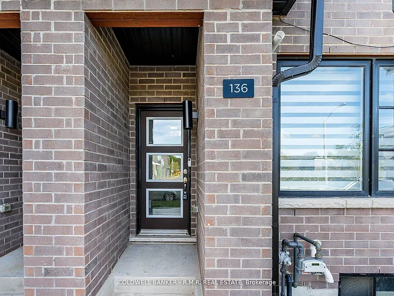 136 Brockley Dr — Photo 4