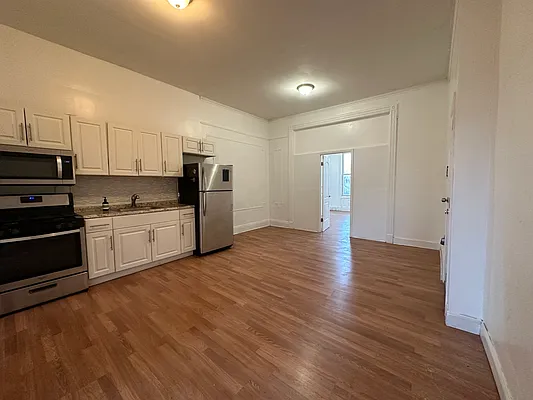 Rented by Capri Jet Realty Corp | media 8