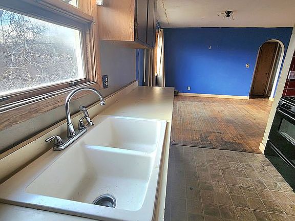 5th image of 2021 Fulton Rd NW