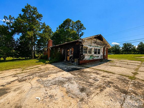 3rd image of 10500 Blair Rd