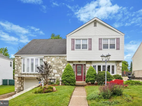 9813 Ferndale St, Philadelphia, PA 19115